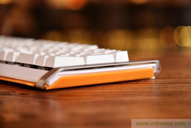 左手寫愛，右手寫他&mdash;&mdash;從此鍵盤鼠標(biāo)不分家！