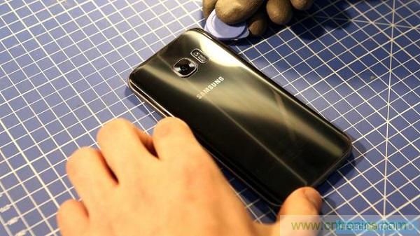 三星S7手機(jī)僅靠粘膠防水，也是沒(méi)&ldquo;sei&rdquo;了！