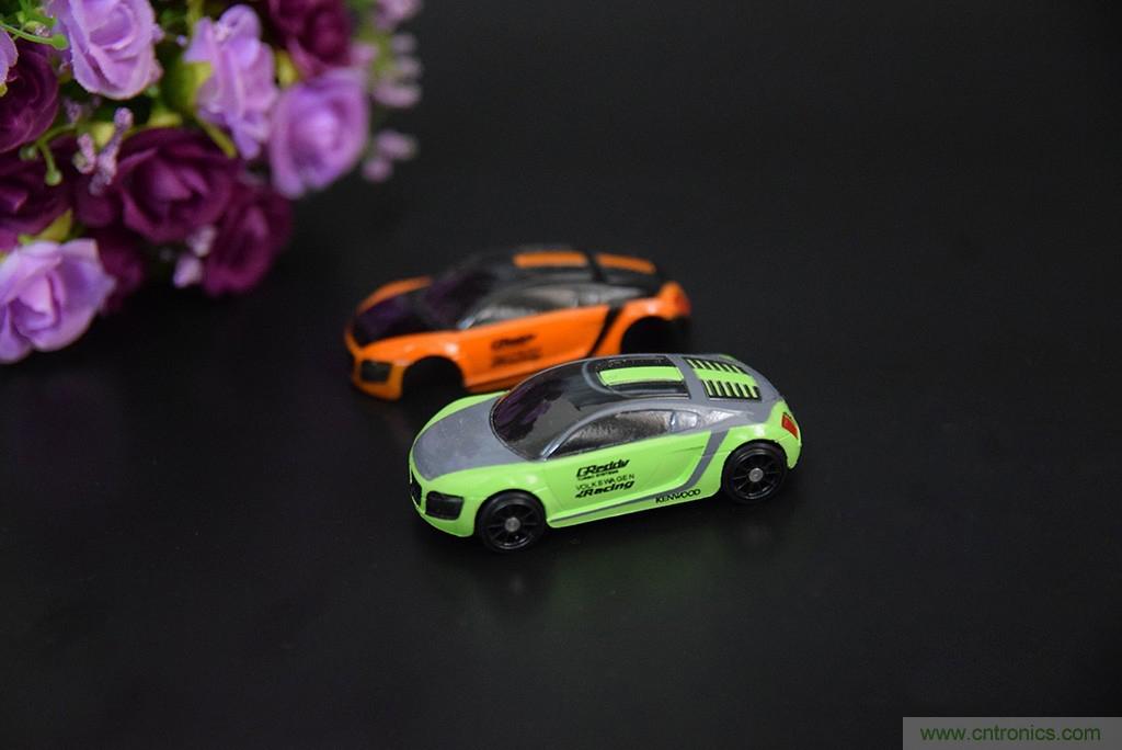 虛擬與現(xiàn)實相結(jié)合的飛車游戲，讓你體驗速度與激情的碰撞！