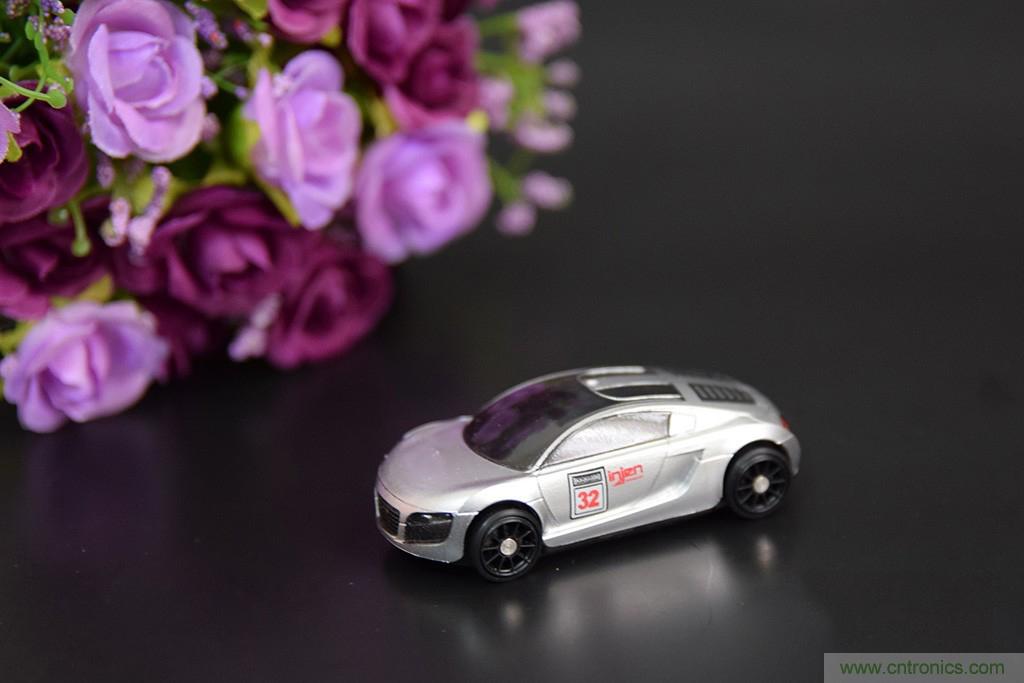 虛擬與現(xiàn)實相結(jié)合的飛車游戲，讓你體驗速度與激情的碰撞！