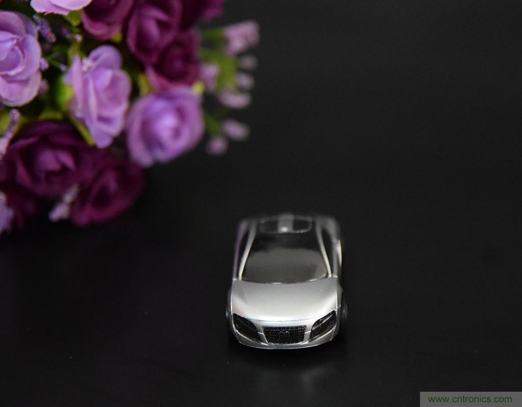 虛擬與現(xiàn)實相結(jié)合的飛車游戲，讓你體驗速度與激情的碰撞！