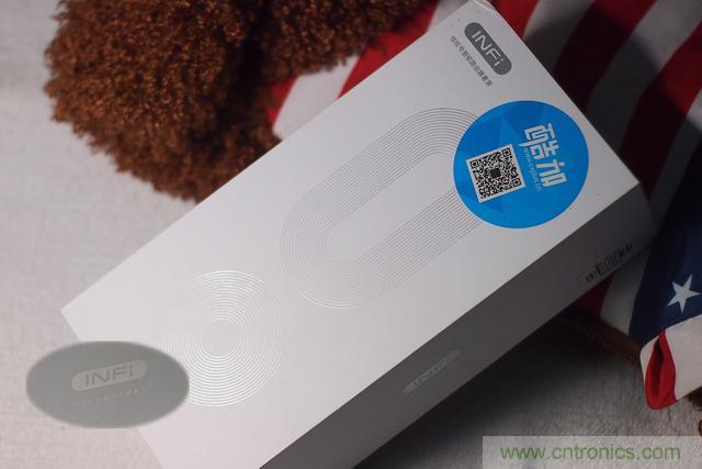 路由器也跟風(fēng)玩分體設(shè)計(jì)，你咋不上天呢？