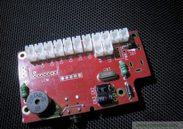 無人機 DIY 制作全過程，酷得不要不要的！