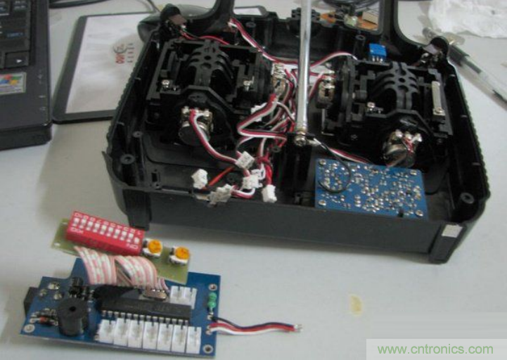 無人機 DIY 制作全過程，酷得不要不要的！