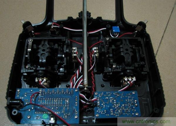 無人機 DIY 制作全過程，酷得不要不要的！