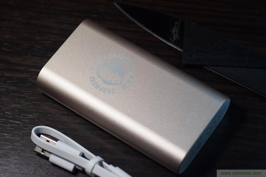 移動電源也玩雙引擎？快到你想象不到