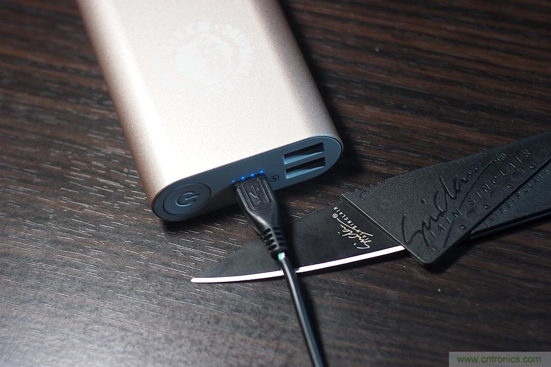 移動電源也玩雙引擎？快到你想象不到