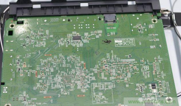 小米電視震撼拆解:內(nèi)部芯片電路設計構(gòu)造曝光