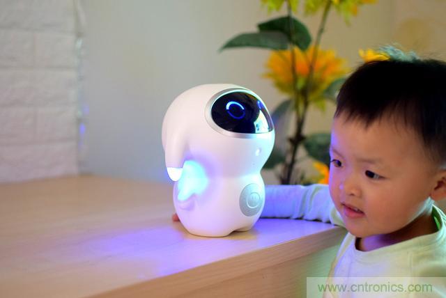 &ldquo;爸爸再不陪我，我就長大了&rdquo;&mdash;&mdash;小騰機器人