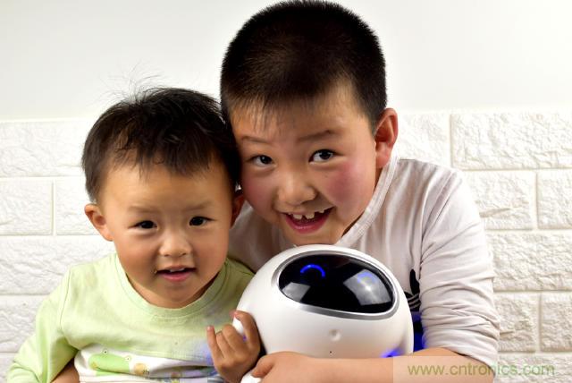&ldquo;爸爸再不陪我，我就長大了&rdquo;&mdash;&mdash;小騰機器人