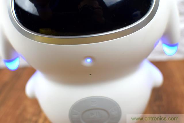 &ldquo;爸爸再不陪我，我就長大了&rdquo;&mdash;&mdash;小騰機器人