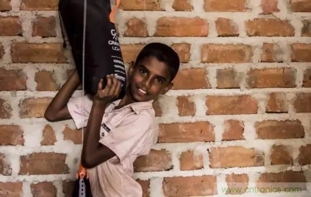 單靠重力就能工作的燈，將為15億人帶來(lái)光明