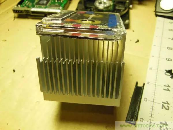 廢舊收音機如何變身成酷炫機器人？