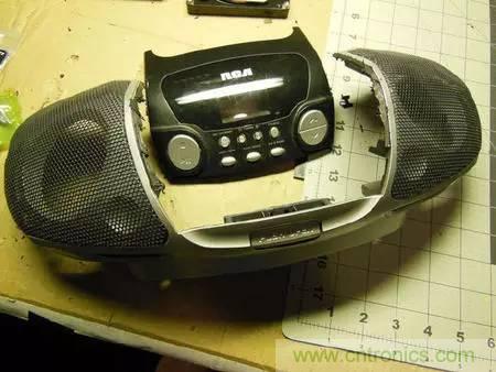 廢舊收音機如何變身成酷炫機器人？