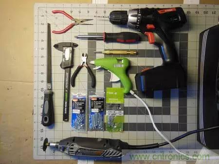 廢舊收音機如何變身成酷炫機器人？