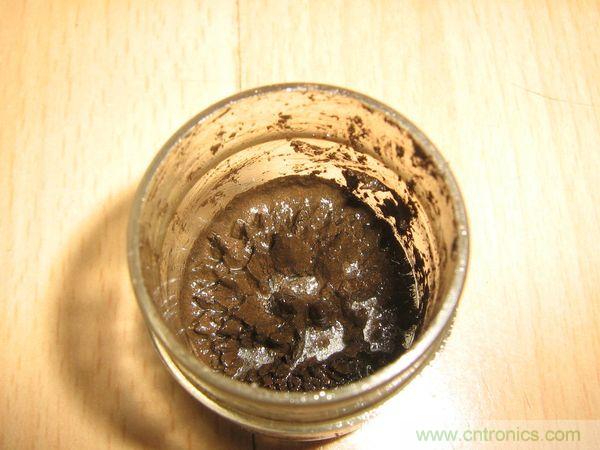 藝術(shù)源于生活，用生活中的物件也能制作磁流體