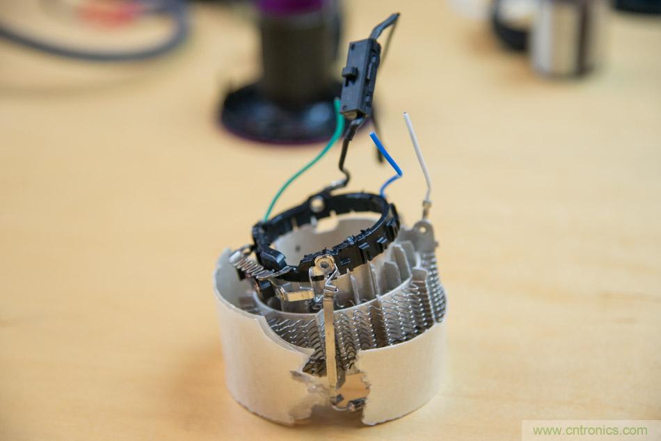 拆解戴森吹風機：近三千元的價格貴在哪？