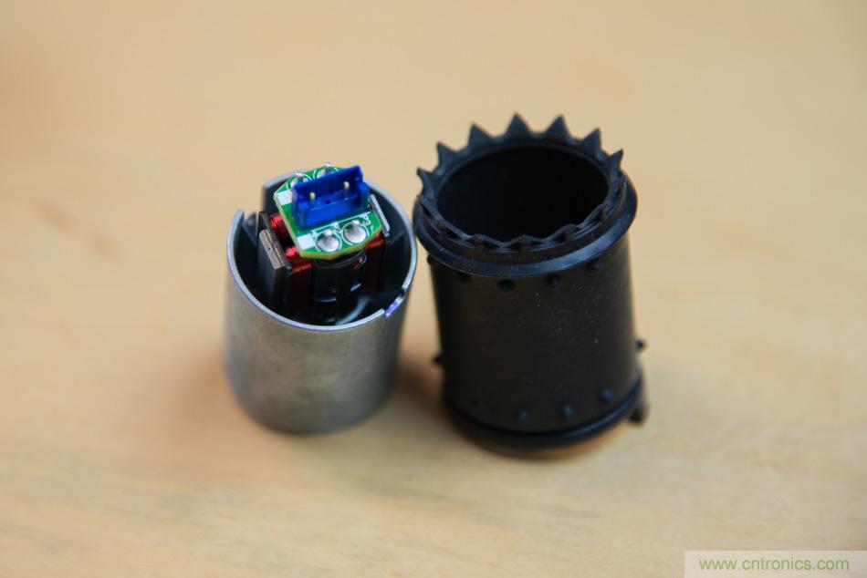 拆解戴森吹風機：近三千元的價格貴在哪？