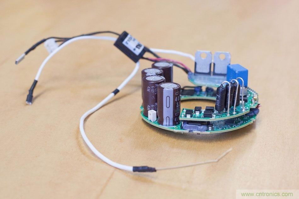 拆解戴森吹風機：近三千元的價格貴在哪？