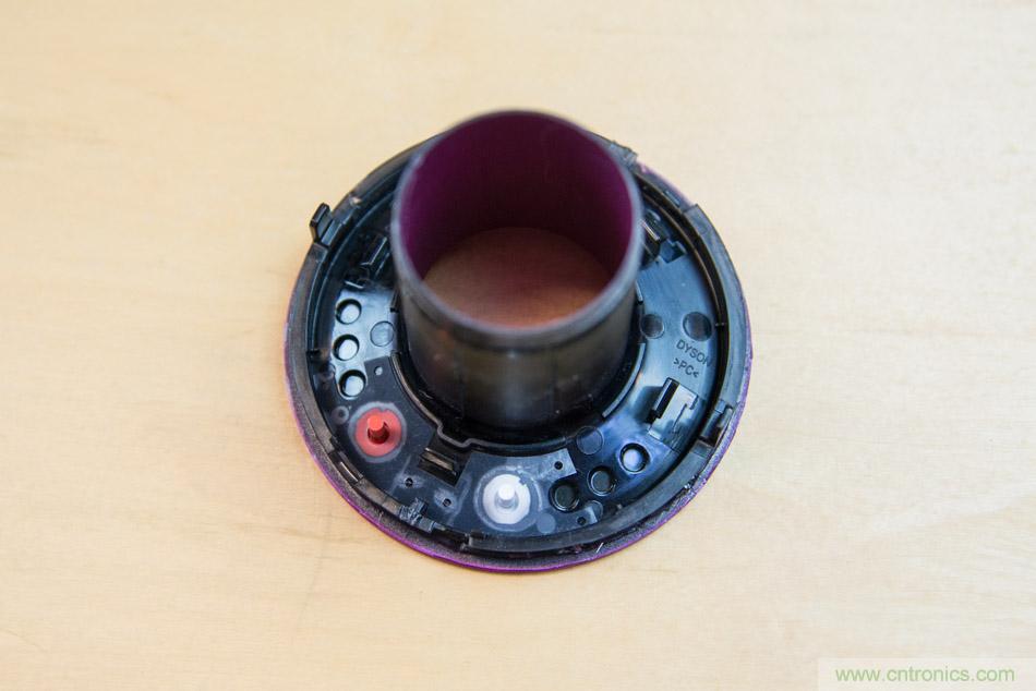 拆解戴森吹風機：近三千元的價格貴在哪？