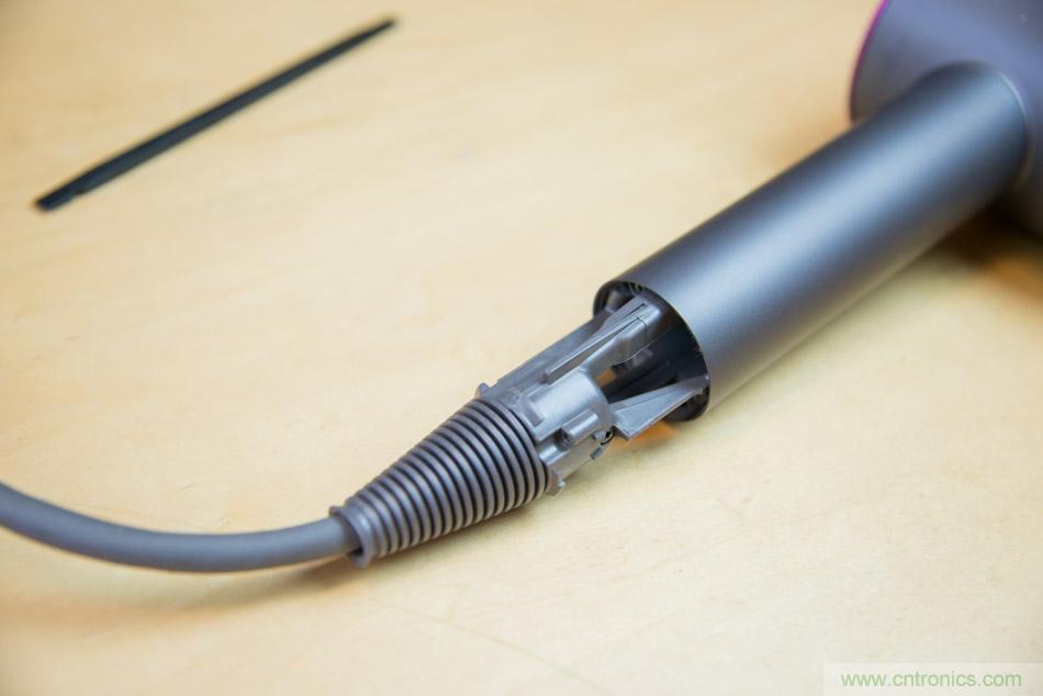 拆解戴森吹風機：近三千元的價格貴在哪？