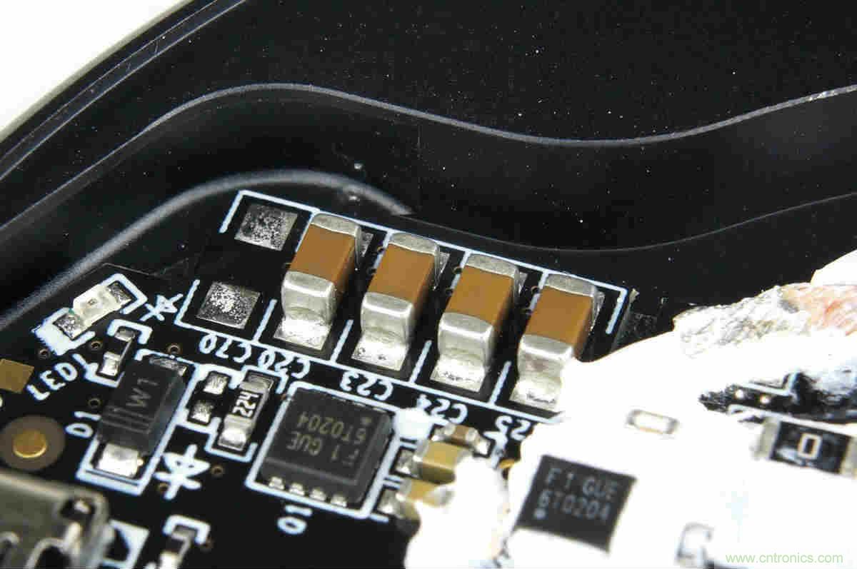 拆解對(duì)比：系出同門，小米、紫米無(wú)線充電器的差別有多大？