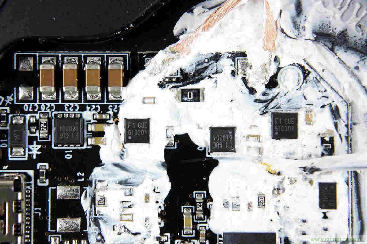 拆解對(duì)比：系出同門，小米、紫米無(wú)線充電器的差別有多大？