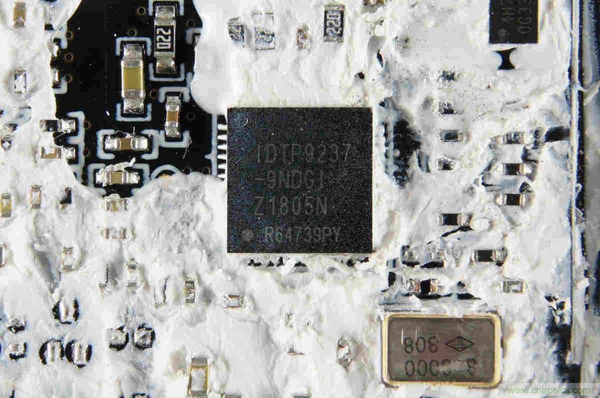 拆解對(duì)比：系出同門，小米、紫米無(wú)線充電器的差別有多大？