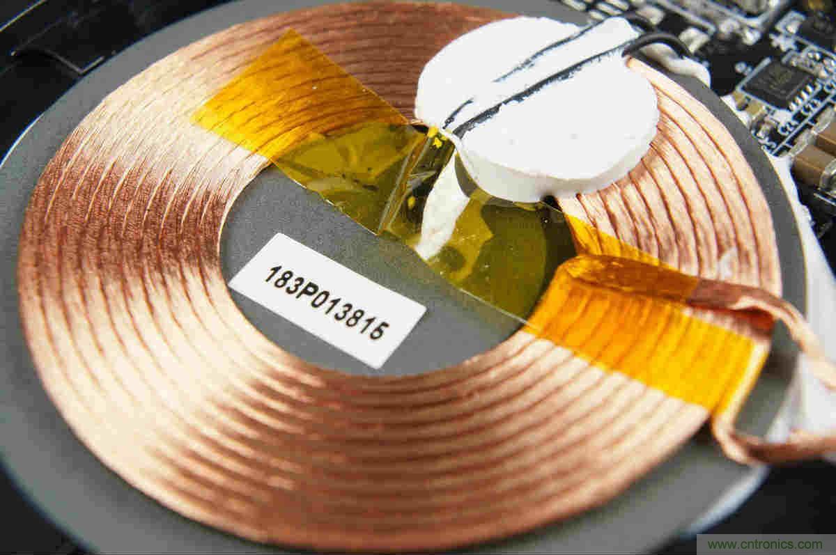 拆解對(duì)比：系出同門，小米、紫米無(wú)線充電器的差別有多大？