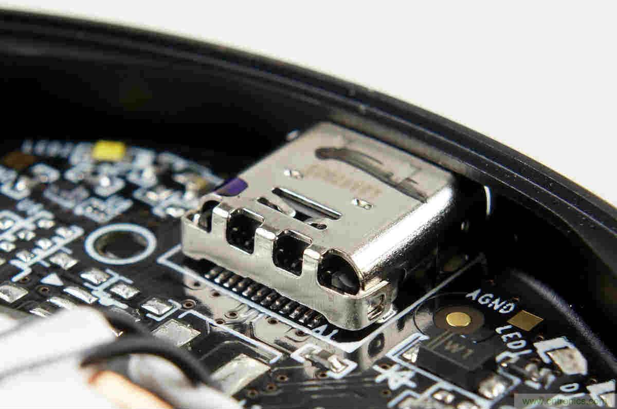 拆解對(duì)比：系出同門，小米、紫米無(wú)線充電器的差別有多大？