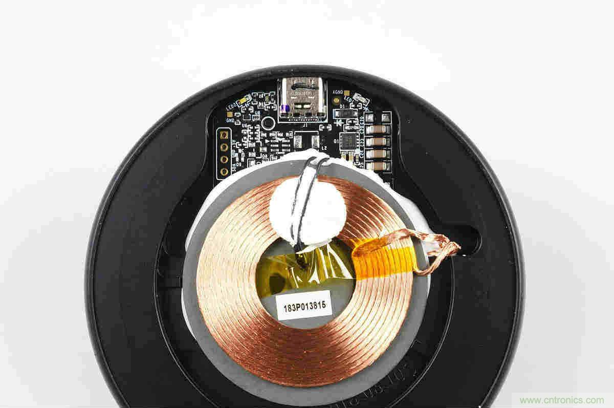 拆解對(duì)比：系出同門，小米、紫米無(wú)線充電器的差別有多大？