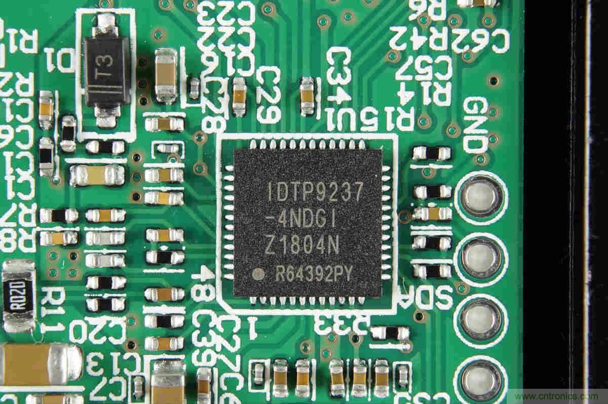 拆解對(duì)比：系出同門，小米、紫米無(wú)線充電器的差別有多大？