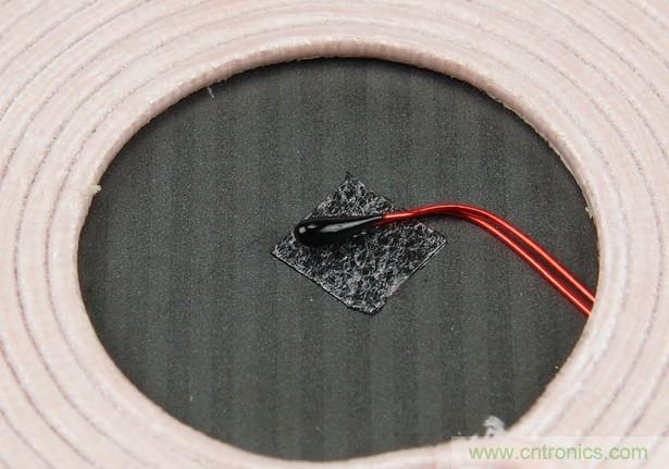 拆解對(duì)比：系出同門，小米、紫米無(wú)線充電器的差別有多大？