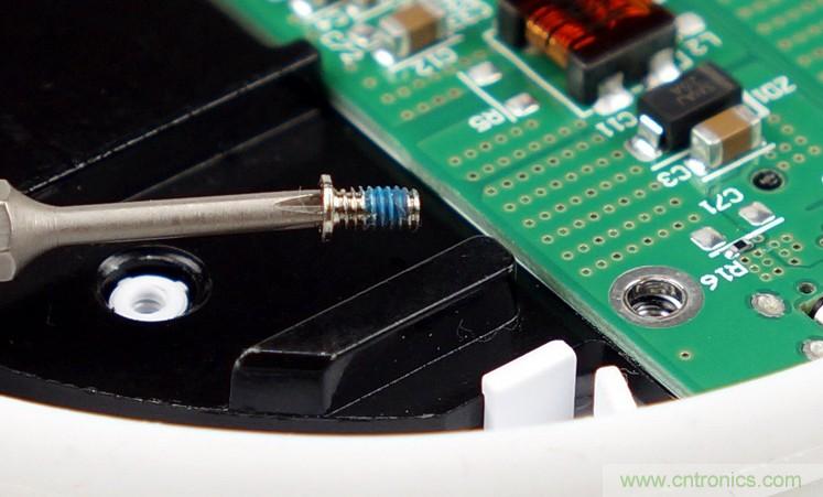 拆解對(duì)比：系出同門，小米、紫米無(wú)線充電器的差別有多大？