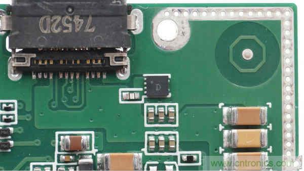 拆解華為保時捷設計快充無線充電器：憑啥能賣699？