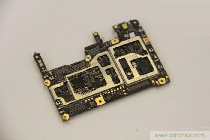 堅果R1拆解：內部設計究竟如何？