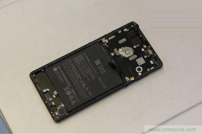 堅果R1拆解：內部設計究竟如何？