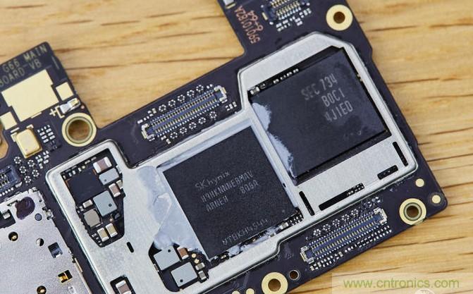 拆解黑鯊手機：多級直觸一體式液冷系統(tǒng)有什么門道？