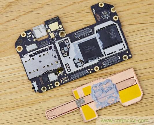 拆解黑鯊手機：多級直觸一體式液冷系統(tǒng)有什么門道？