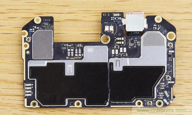 拆解黑鯊手機：多級直觸一體式液冷系統(tǒng)有什么門道？