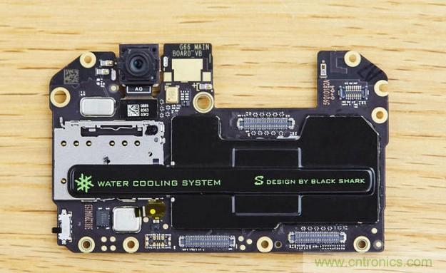拆解黑鯊手機：多級直觸一體式液冷系統(tǒng)有什么門道？