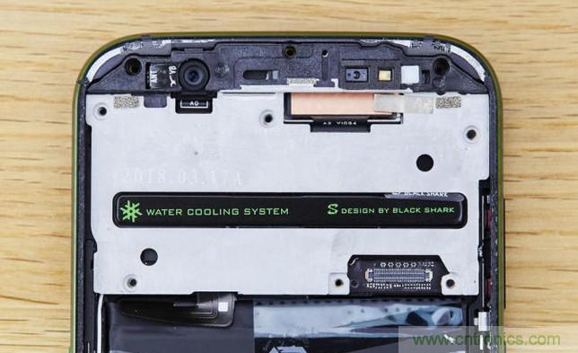 拆解黑鯊手機：多級直觸一體式液冷系統(tǒng)有什么門道？