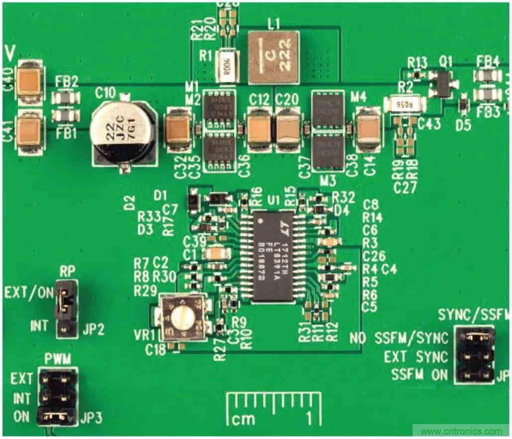 一顆芯驅(qū)動(dòng)整個(gè)車(chē)前燈組，這個(gè)控制器是怎么做到滴？