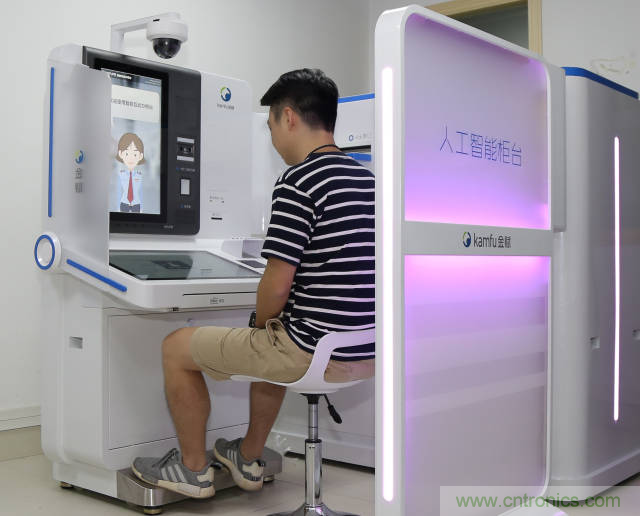 探路政務(wù)辦事柜臺&ldquo;無人化&rdquo;，引領(lǐng)&ldquo;互聯(lián)網(wǎng)+政務(wù)&rdquo;革新