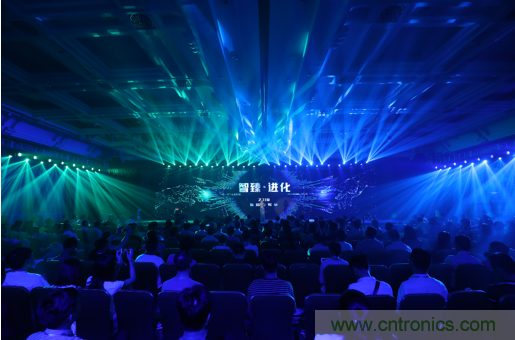 打破認(rèn)知！ITOO EDGE 5革命性智能中控上市在即，智能引擎如何為住宅注入智能化動(dòng)力