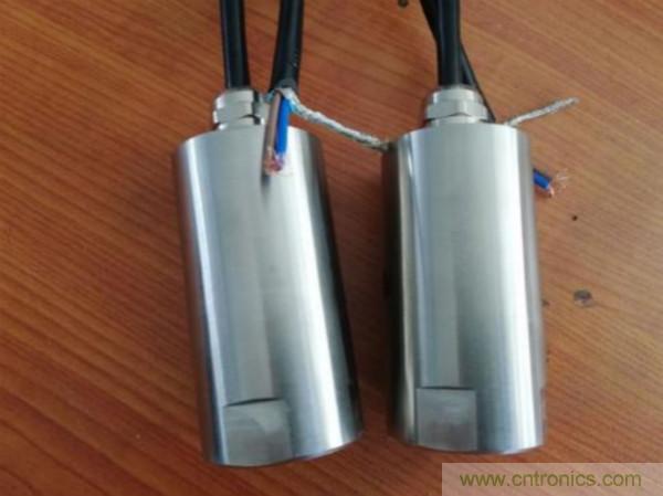 振動(dòng)傳感器的機(jī)電變換原理？主要的分類(lèi)有哪些？