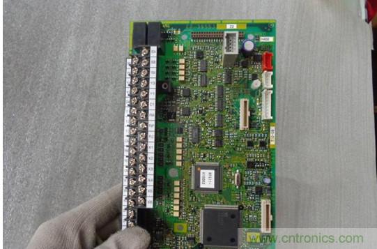 變頻器的輸出頻率調(diào)高，那么輸出電壓將如何提高？