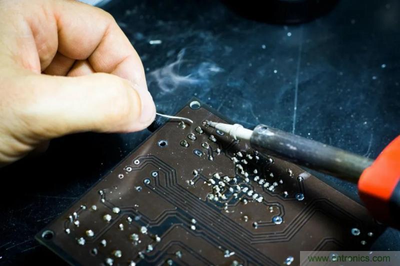 如何引腳接地十字焊盤(pán)，過(guò)孔完全接地?