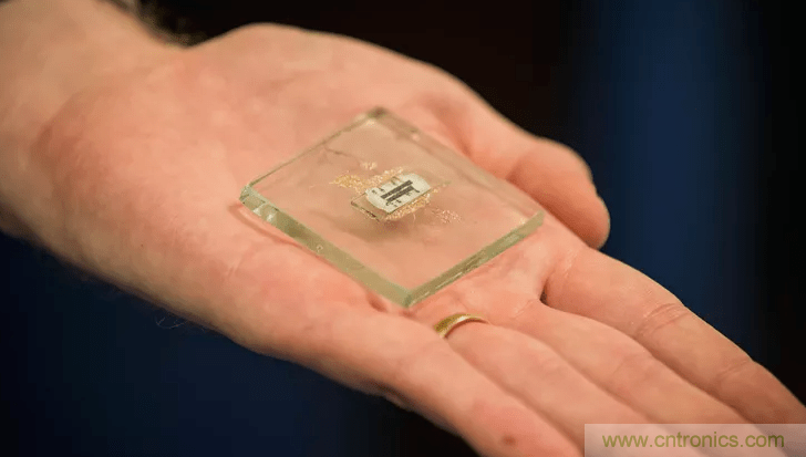 集成電路是如何被發(fā)明的？