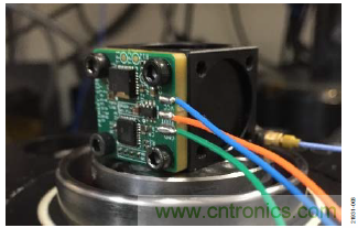 10kHz MEMS加速度計(jì)，提供4mA至20mA輸出，適合狀態(tài)監(jiān)控應(yīng)用